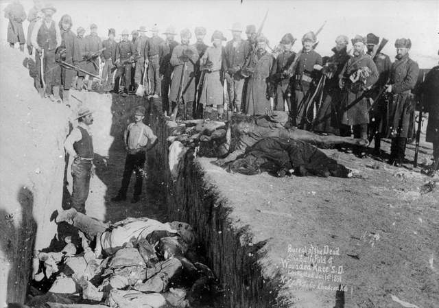 ephemeride - Page 24 Wounded-knee-mass-grave